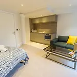 Riverside Studio Apartments Close To City Centre